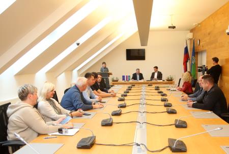 PODPIS POGODBE DOLENJE JEZERO 03 FOTO LJUBO VUKELIČ